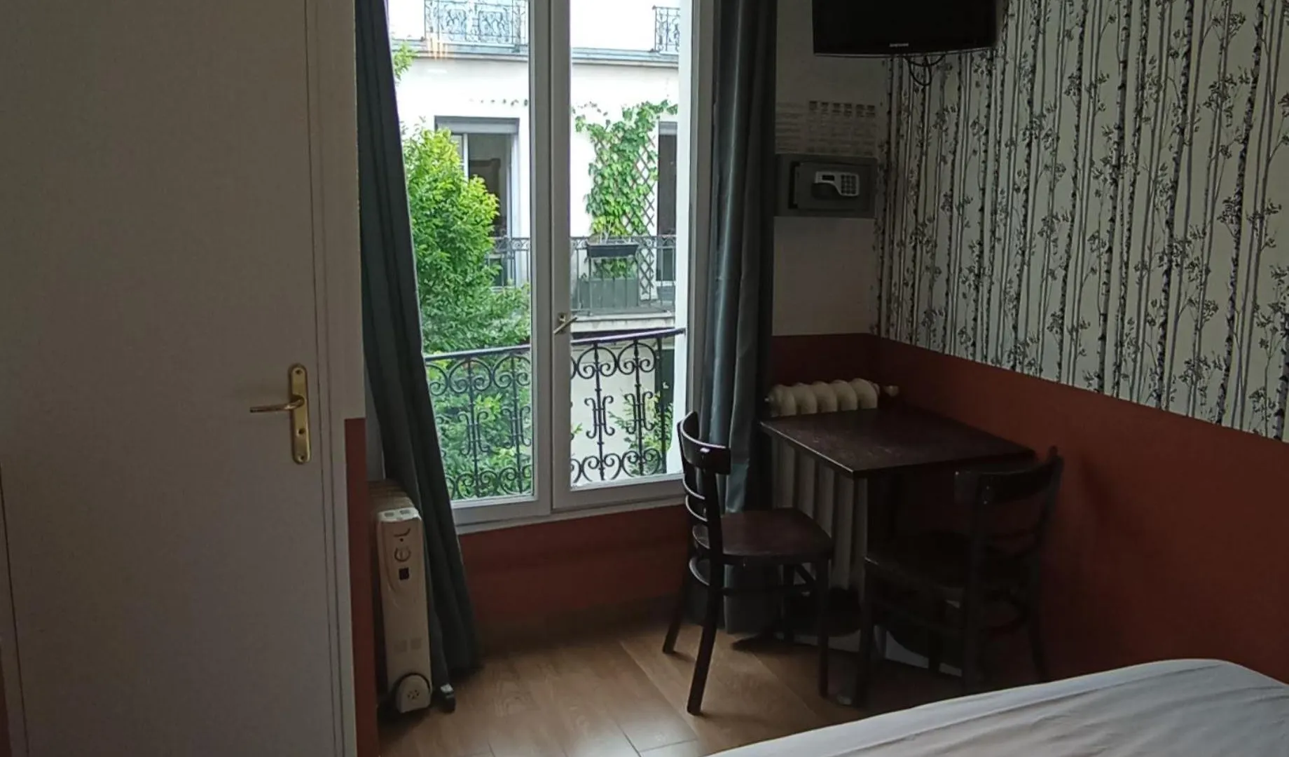 Hostel Caulaincourt Montmartre By Hiphophostels