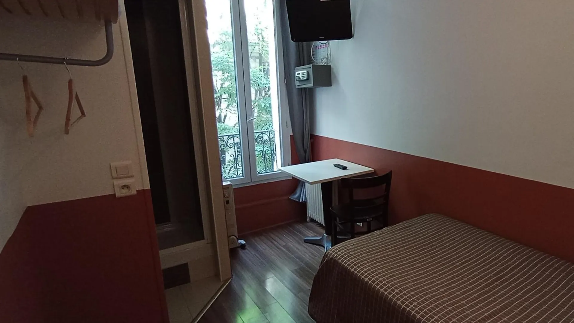 Hostel Caulaincourt Montmartre By Hiphophostels