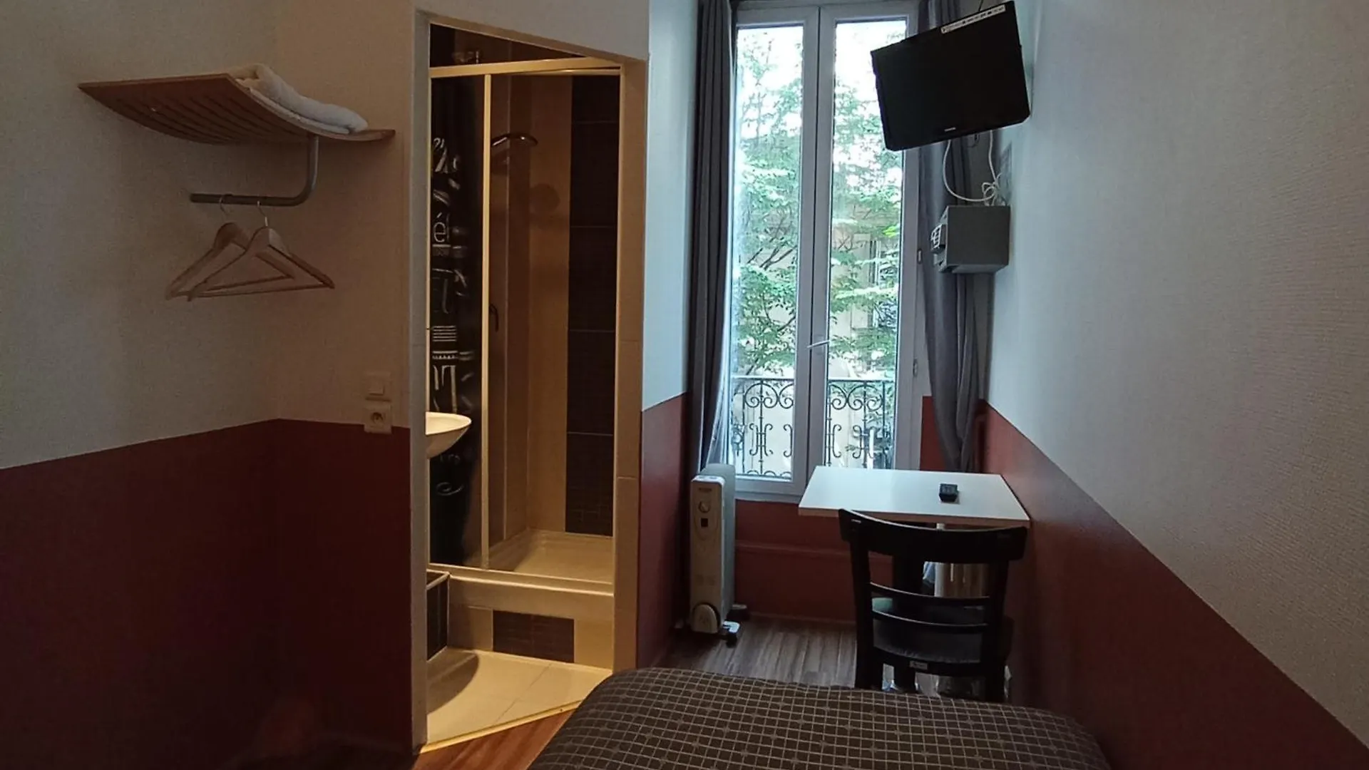 Caulaincourt Montmartre By Hiphophostels Hostel Paris