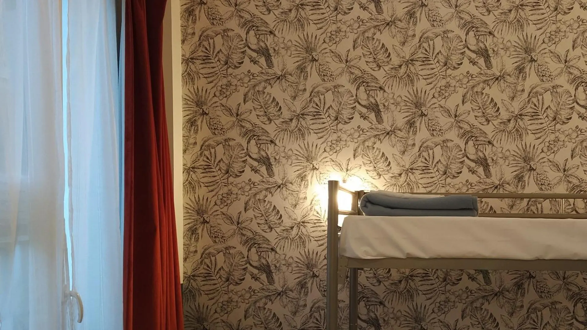 Caulaincourt Montmartre By Hiphophostels Hostel