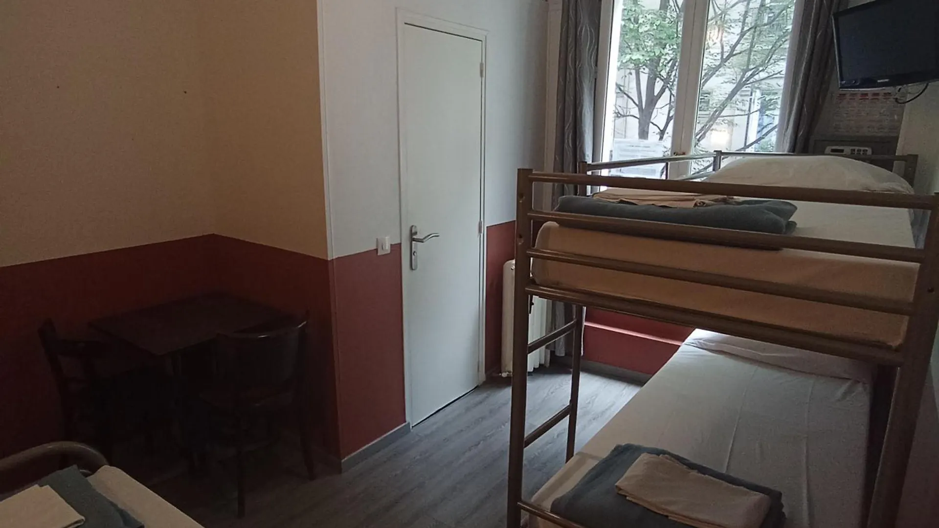 Hostel Caulaincourt Montmartre By Hiphophostels *